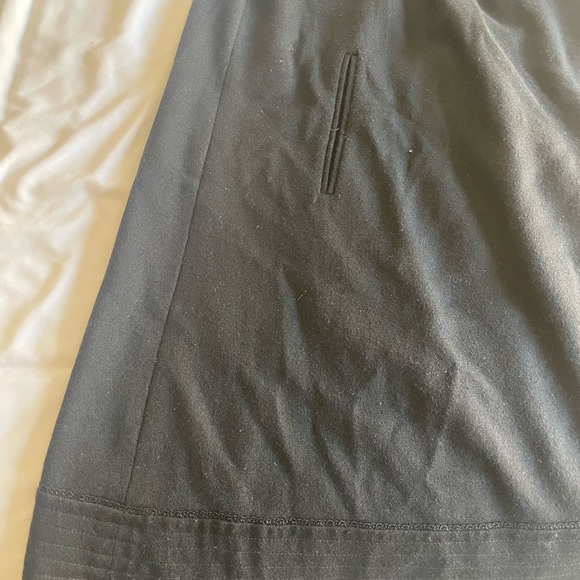 NAVE. Size women’s 2 , but runs big! More like a 6. Color black. - Picture 6 of 14